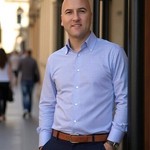 Max, 42